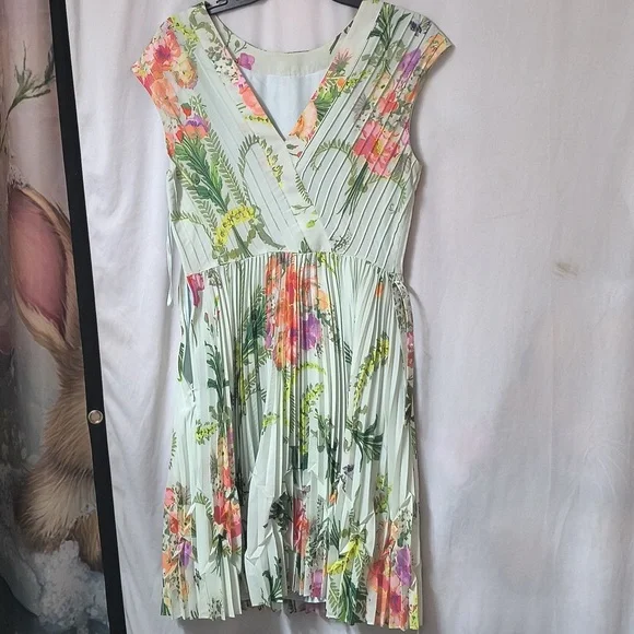 TED BAKER 💚 Floral Pleated Sleeveless Dress US s 6 - Picture 2 of 13